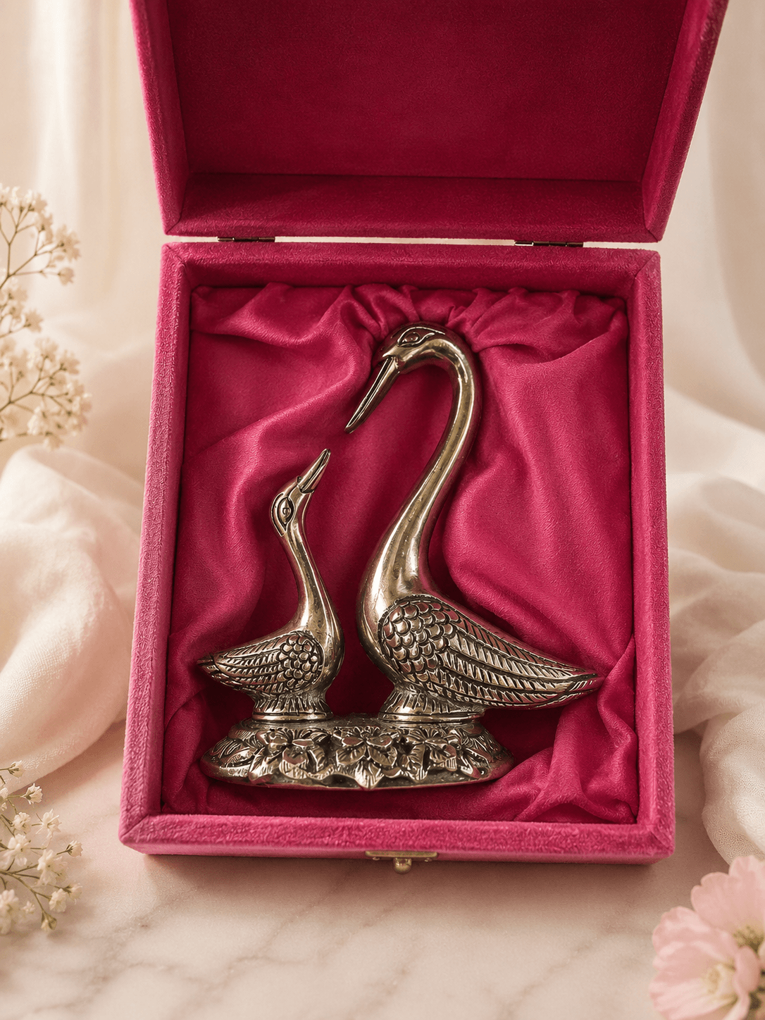 Swan couple showpiece